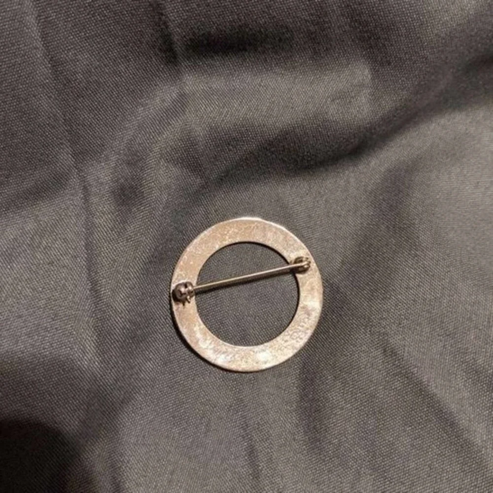 Simple Silver circle pin